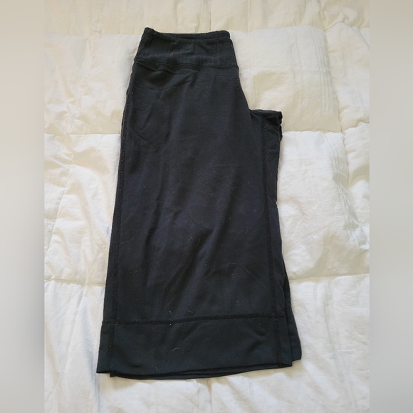 Lululemon capris - Picture 3 of 4